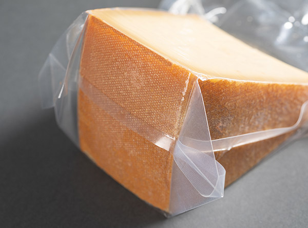 Käse im Vakuumbeutel