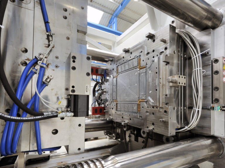 Injection molding application with EAS system