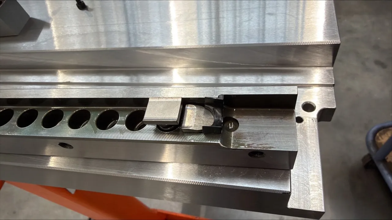 Press stop insert for compressed air routing