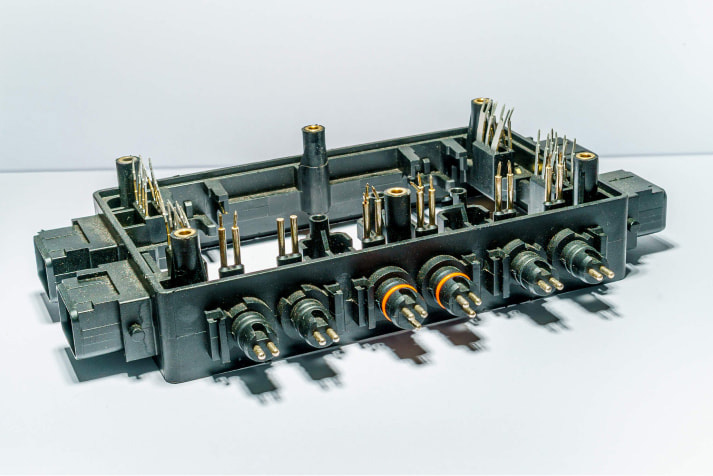 Metall-Kunststoffverbundmaterialien aus Elektronik