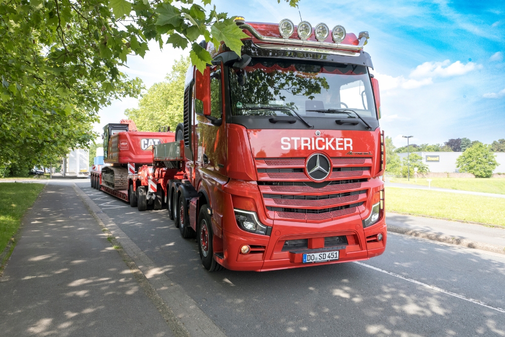 Schwer- und Spezialtransporte mit Kranwagen