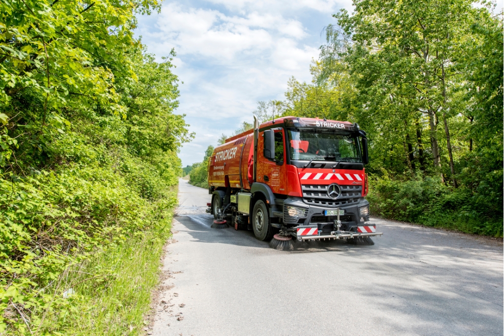 Straßenreinigung mit Großkehrmaschinen
