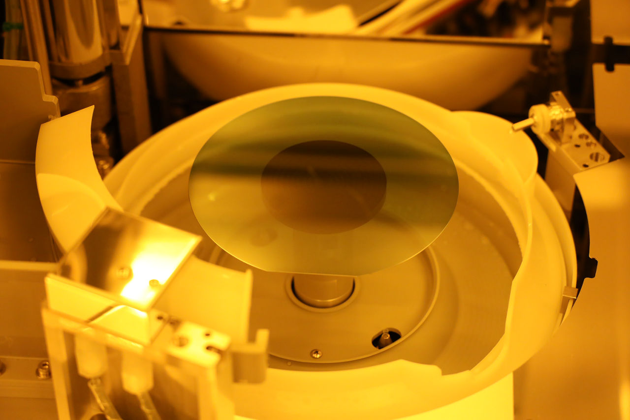 SiC-Wafer im Reinraum