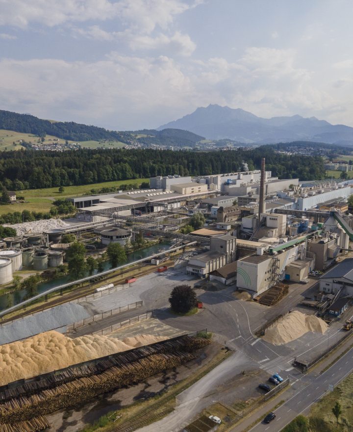 Luftaufnahme des Fabrikareals Perlen