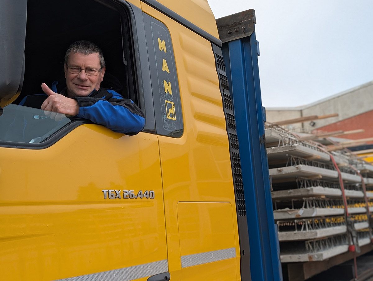 Lkw beim Betonwerk Tramm