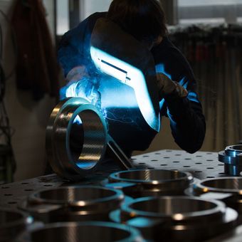 Contract manufacturing: ready-to-install mechanical engineering components