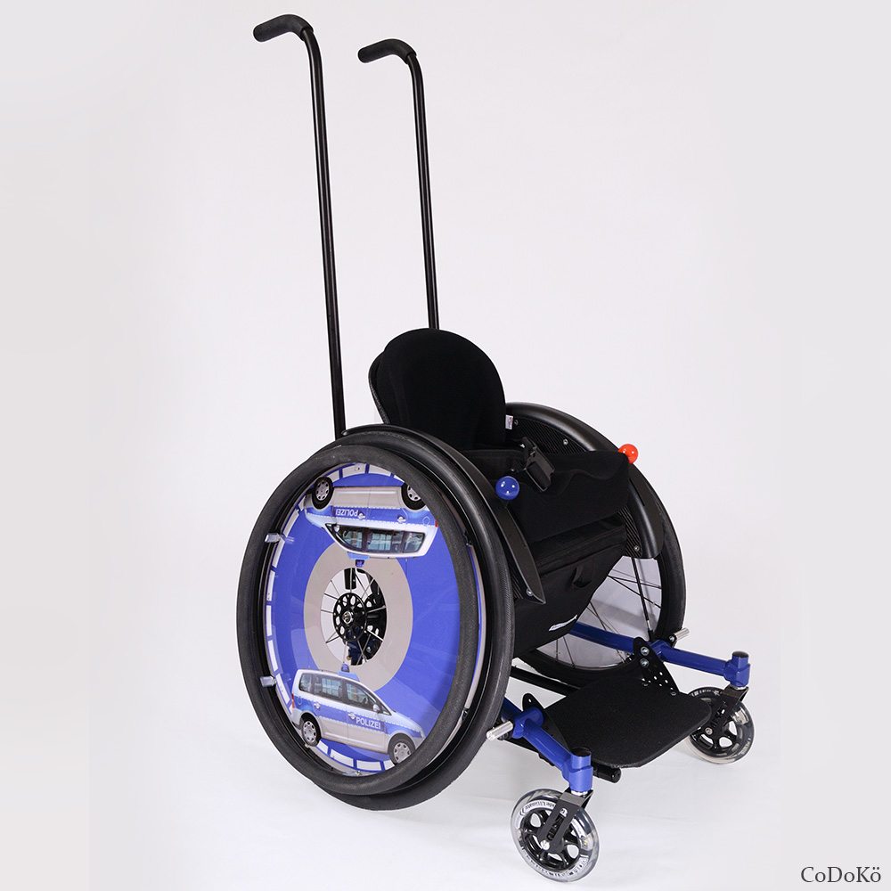 Eigenbau-Rollstuhl Tuning-Kid mit aktiver Fahreinstellung