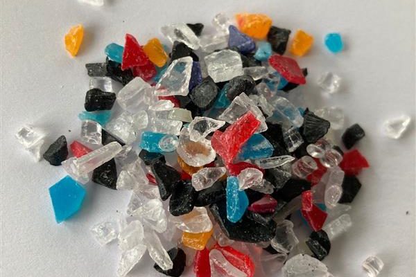 Plastic regrind 6–10 mm