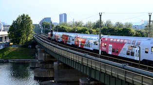 Gussputzen in der Gießerei