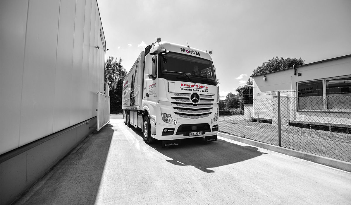 Own vehicle fleet for delivery and empty container collection