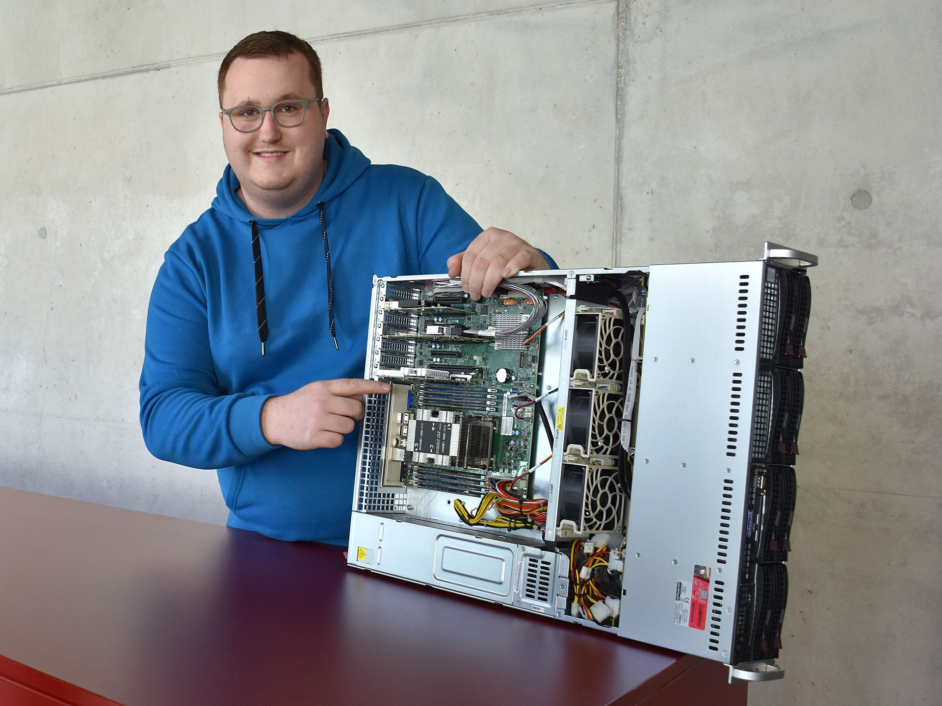 Server & Hardware-Konfiguration