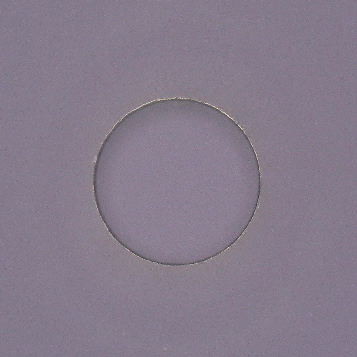 Gebohrte Bohrung in Glas