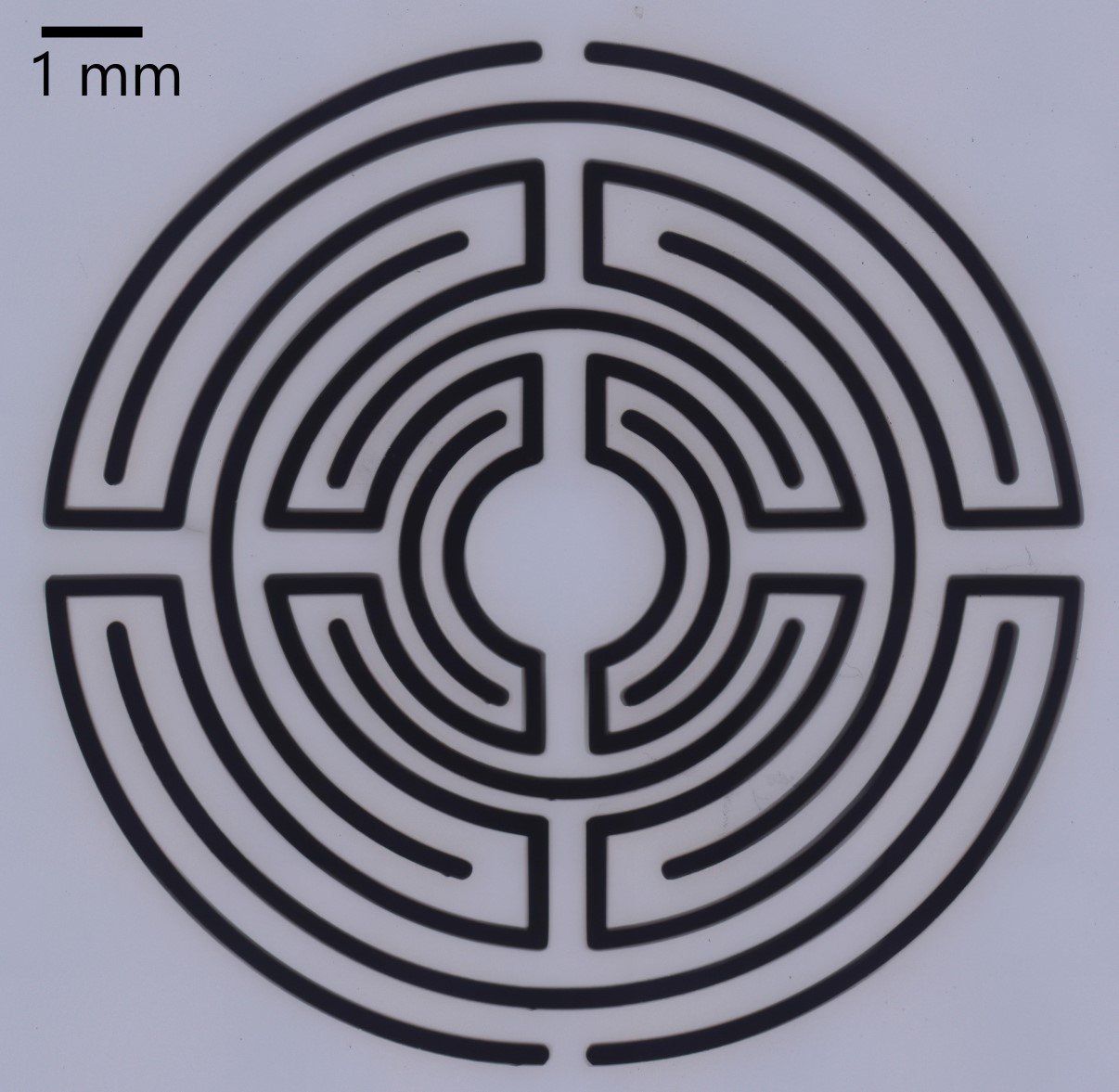 Labyrinthgeometrie in Aluminiumoxid