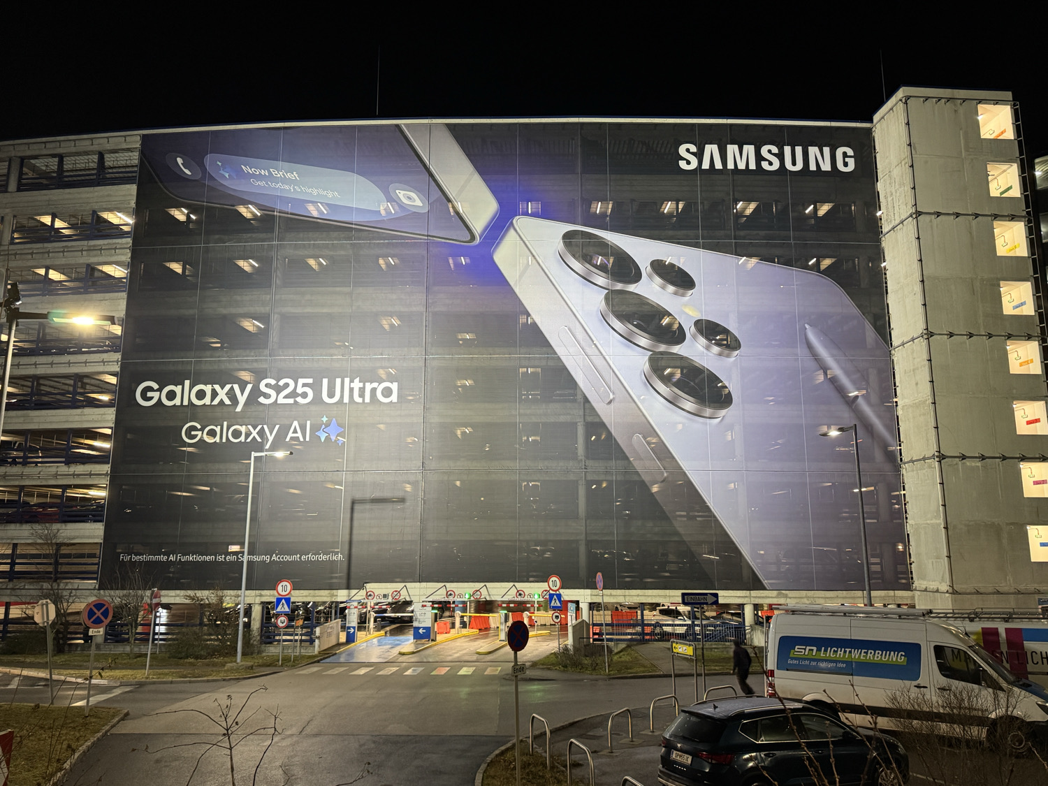 Installation Vienna Airport parking garage 3