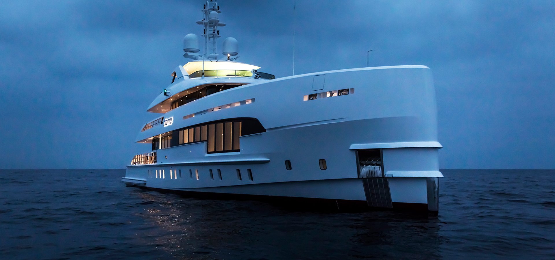 Yacht-Interieur und -Exterieur aus Edelstahl