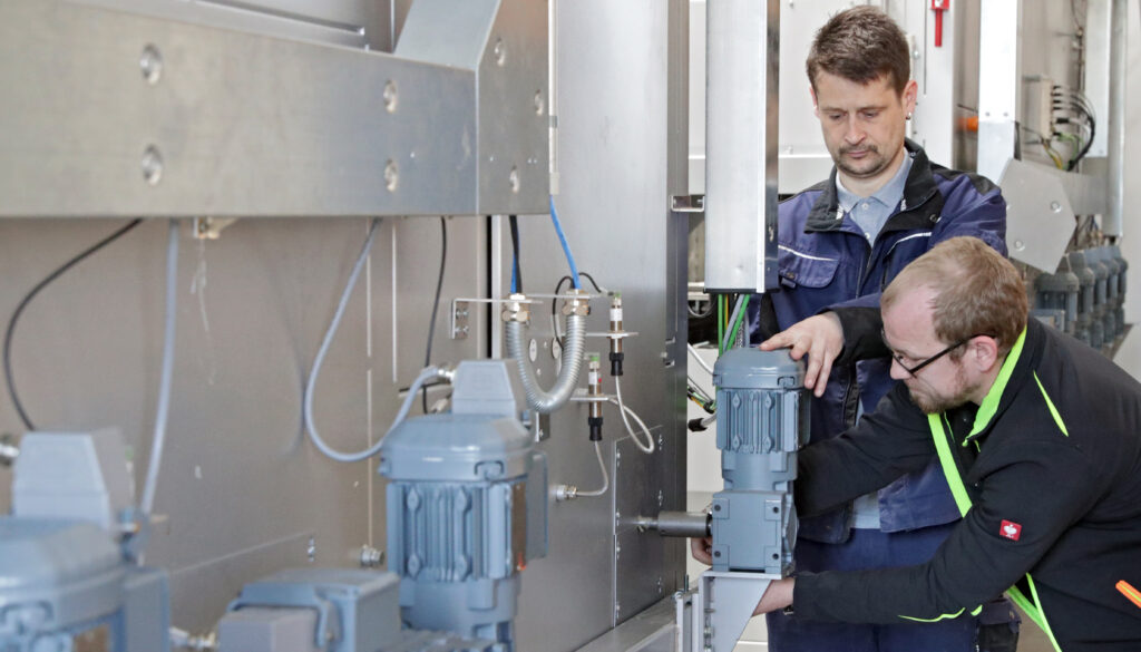 Antriebs- und Ventilatormontage an Entstaubungsanlagen