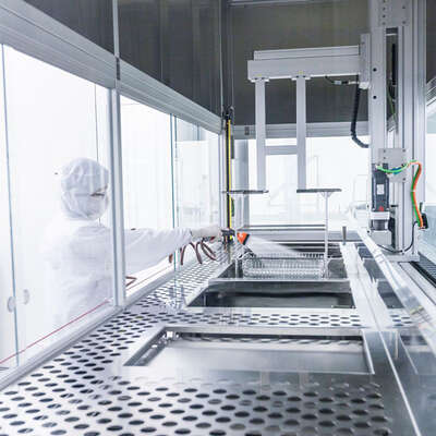 High-tech and optics components