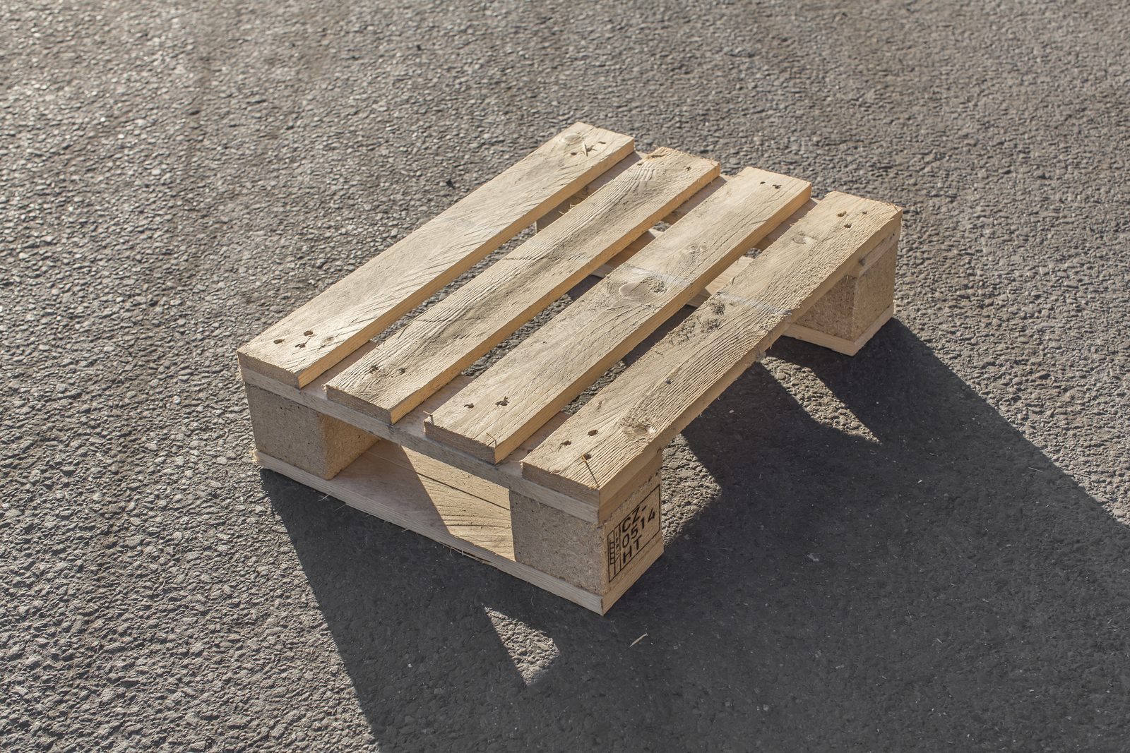 Vierwegpalette aus Fichtenholz