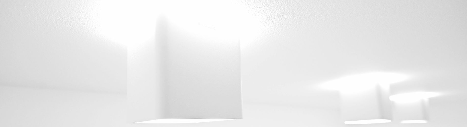 Deckenstrahler mit indirekter Beleuchtung