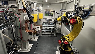 Robotic welding cell