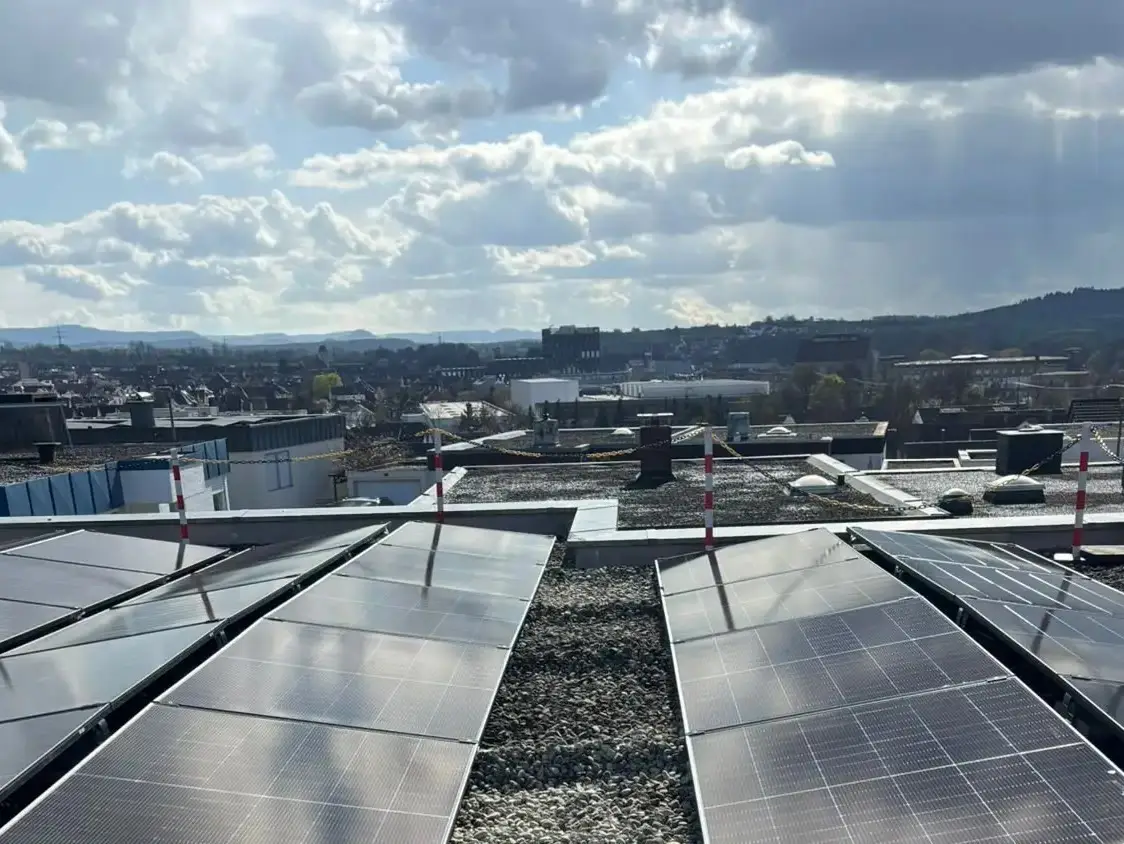 PV-Bestandsanlage Ost-West auf Flachdach