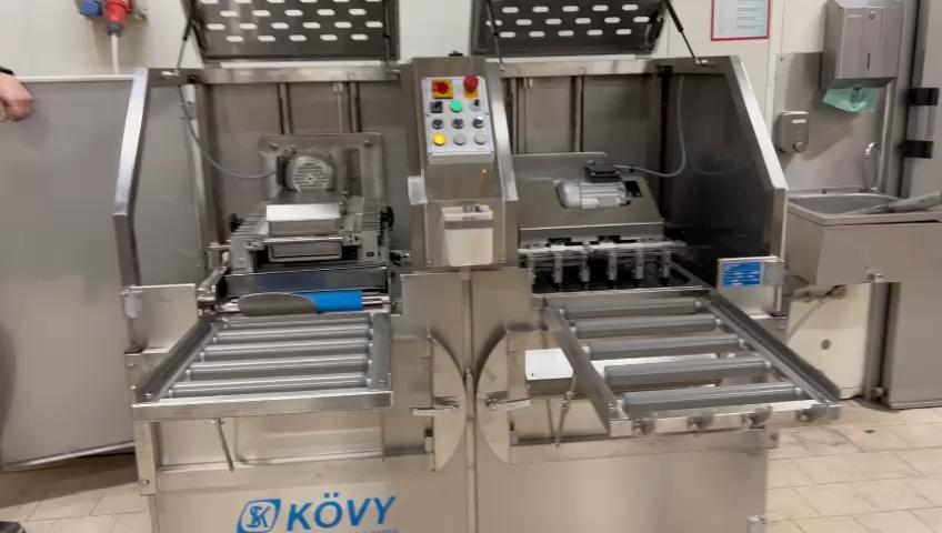 Cake Cutter in Operation