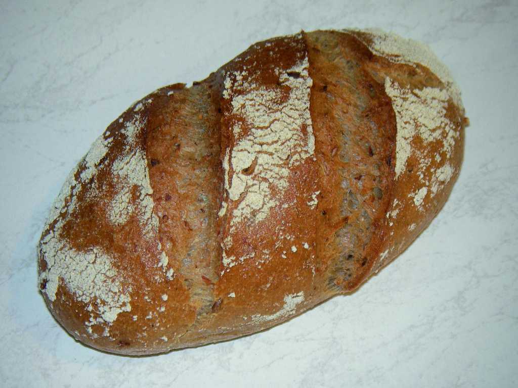 Roll with double cut (Kornspitz)