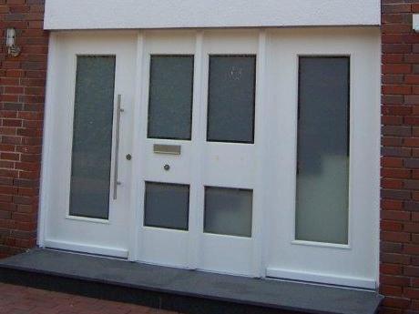 Haustür und Fenster