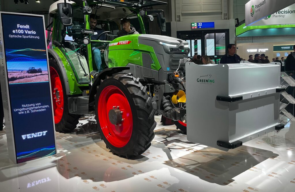 Multi-use battery with Fendt