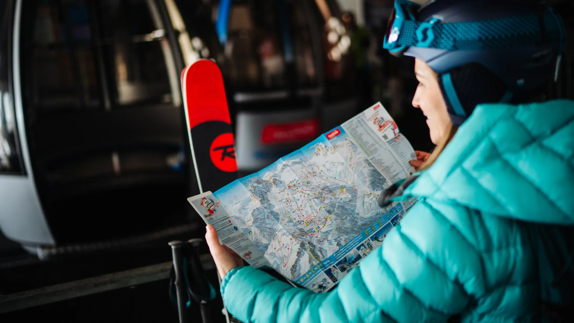 Faltkarte mit Pisteninfos als Winterprodukt