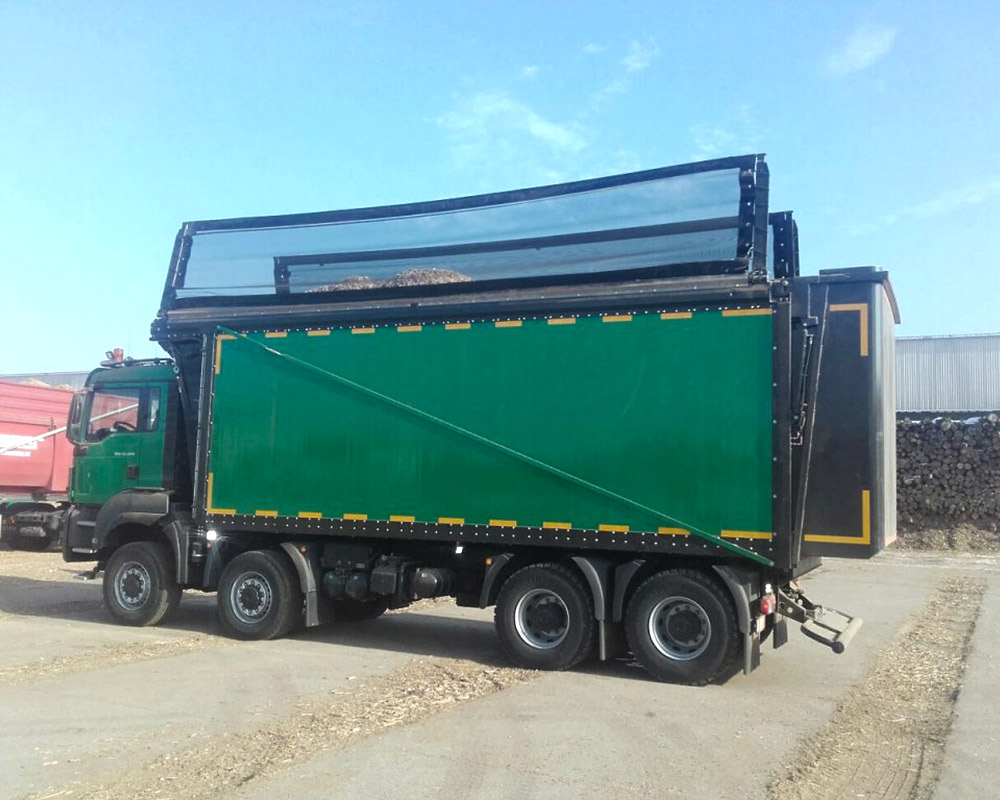 Felling crane in operation