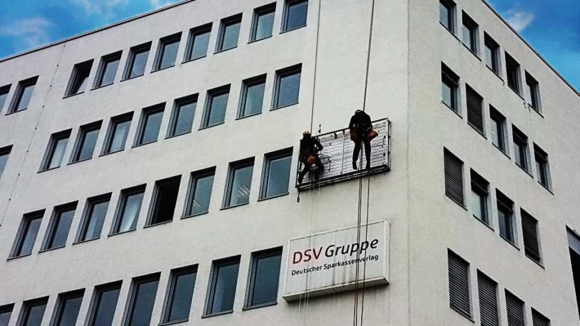 Wartung und Pflege von Werbeanlagen