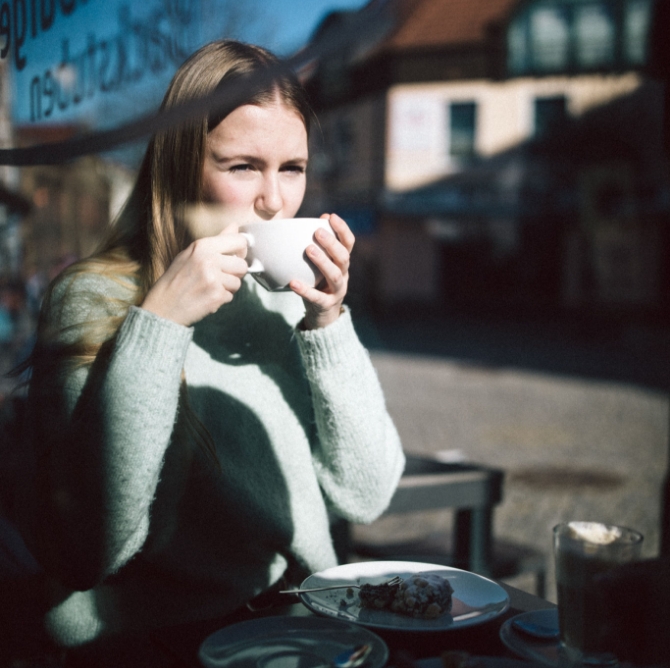 Kaffee trinken im Café