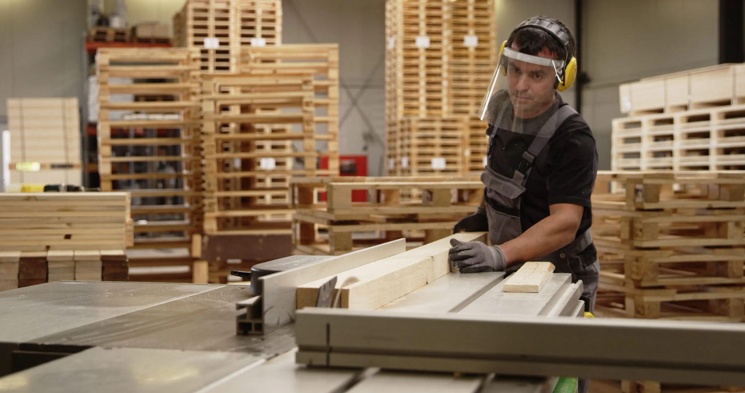 Produktion von Holzwerkstoffen
