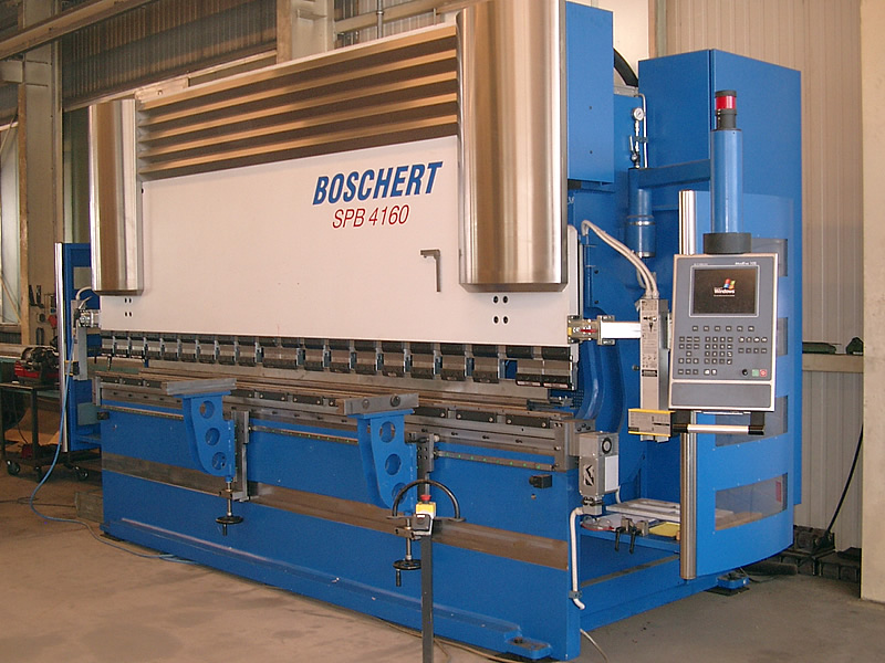 CNC-Stanzmaschine (Nibbeln) in der Fertigung