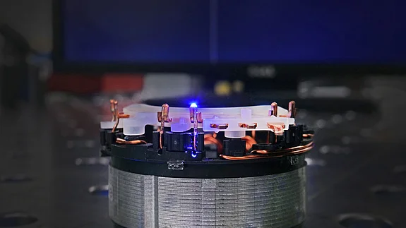 Welding of an auxiliary motor with a blue diode laser