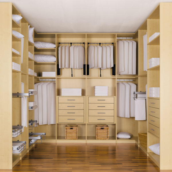 Schrank / Ankleide
