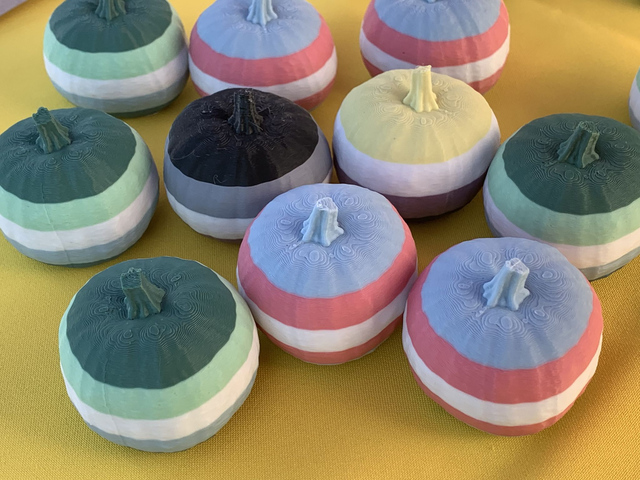 Pride-Kürbis, gefertigt im 3D-Druck