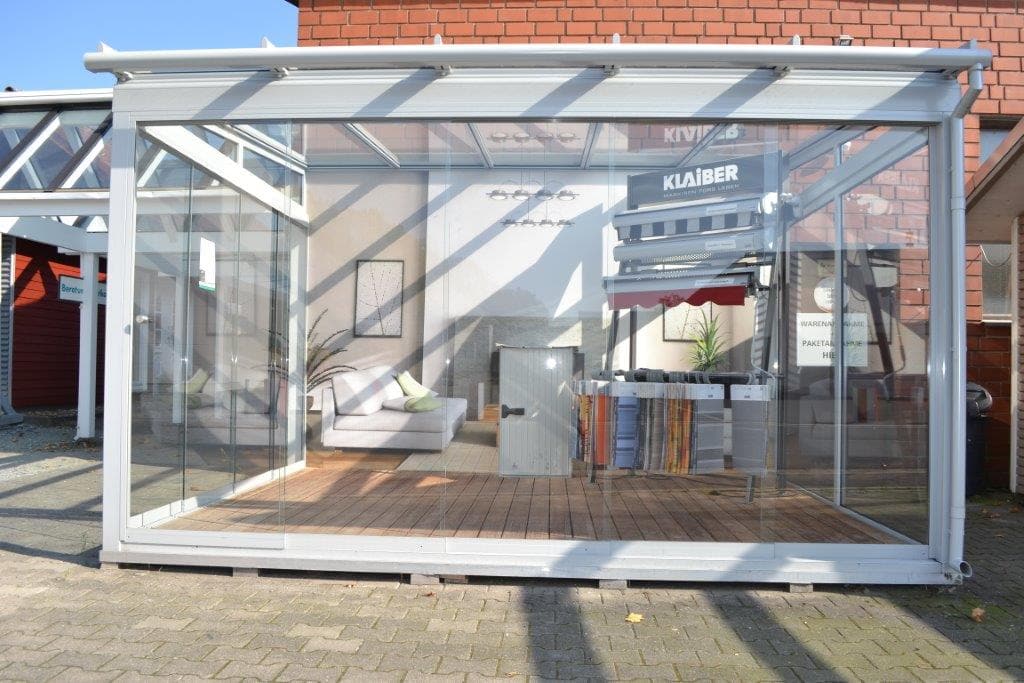 Aluminium summer garden with glass sliding doors