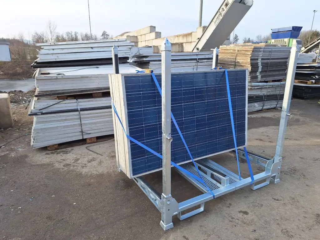 Gebrauchte PV-Module zur Entsorgung und Recycling