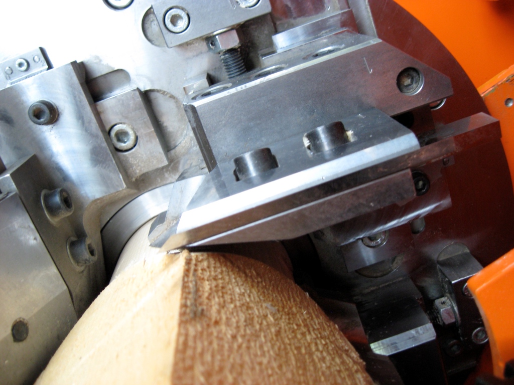 Rund- und Profiliermaschine