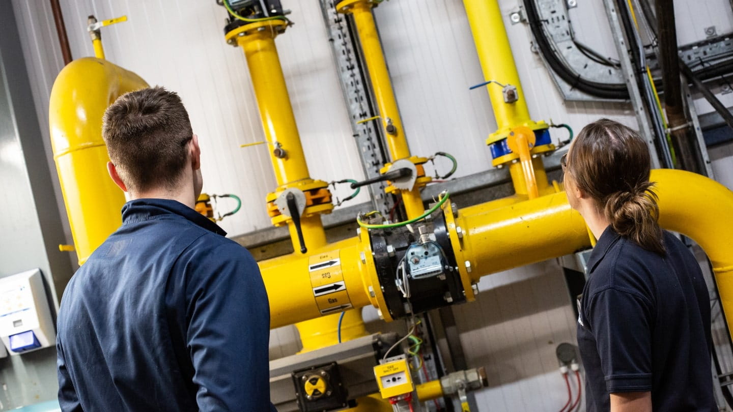 Service-Team im Dampfsystem