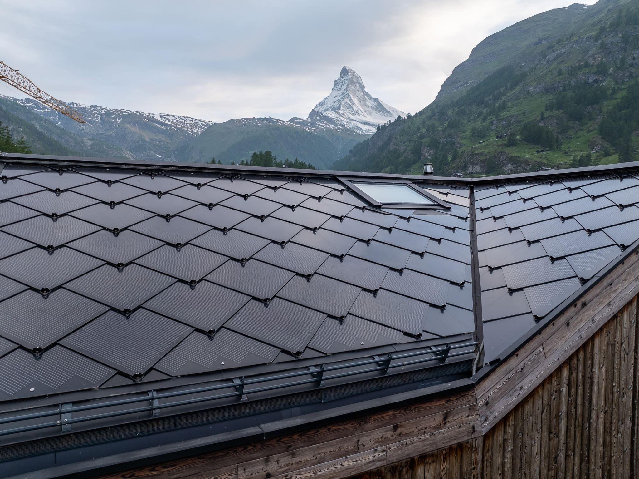 Chalet Nirvana: Indach-PV, Erdsonden-Wärmepumpe, Komfortlüftung