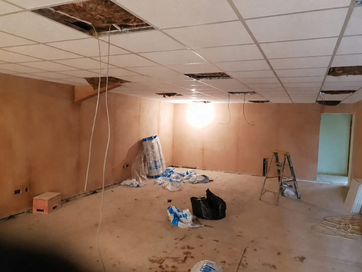 Innenputz und abgehängte Decke