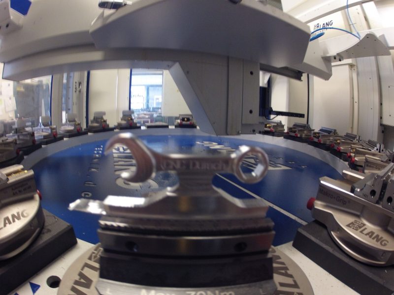 5-axis simultaneous machining of a complex component