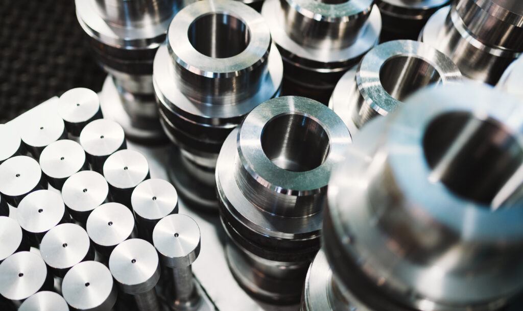 Geschliffenes Metallbauteil
