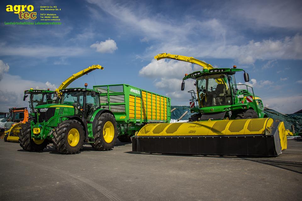Häckselkette mit Silagetransportwagen