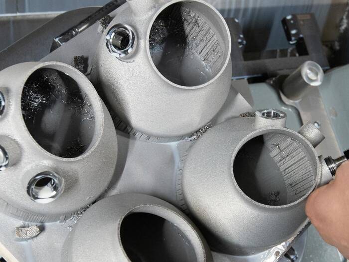 Additiv gefertigtes, 5-Achs-nachbearbeitetes Metallbauteil