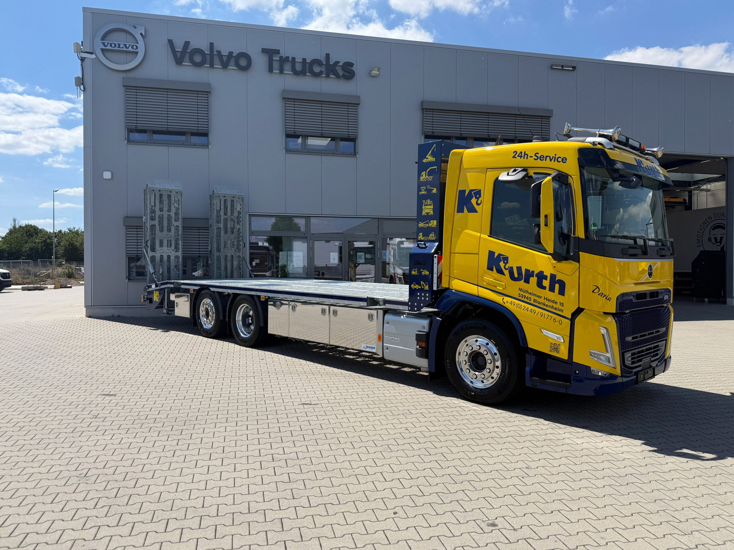 VOLVO FH 12 mit ZANNER-Tiefladeraufbau
