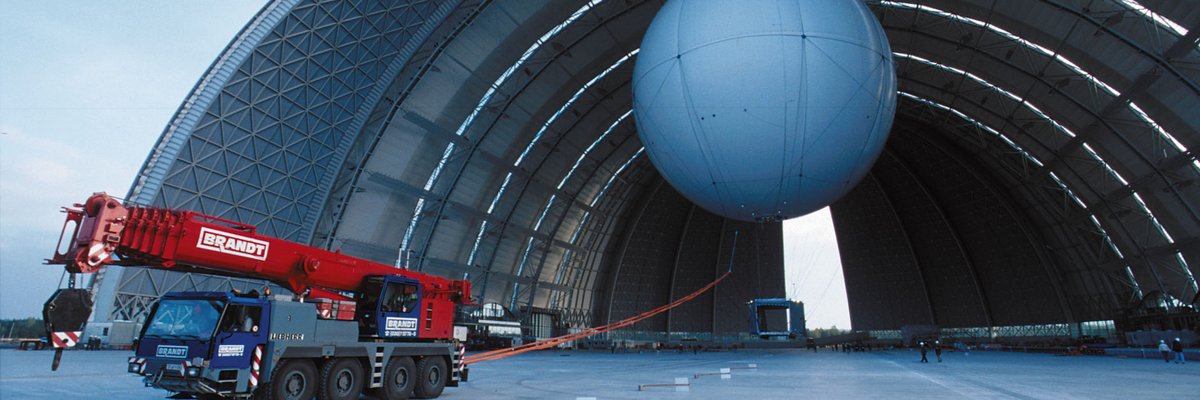 Ausballen des CL 75 AirCrane in der Luftschiffhalle Brand